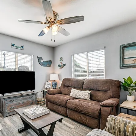 Updated Home 2 Mi To Beach In Crescent City!